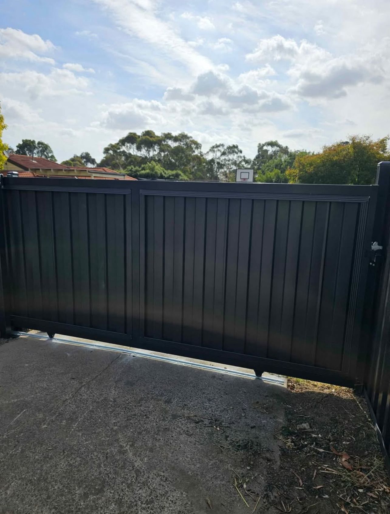 Double swing black aluminium driveway gate, Mickleham