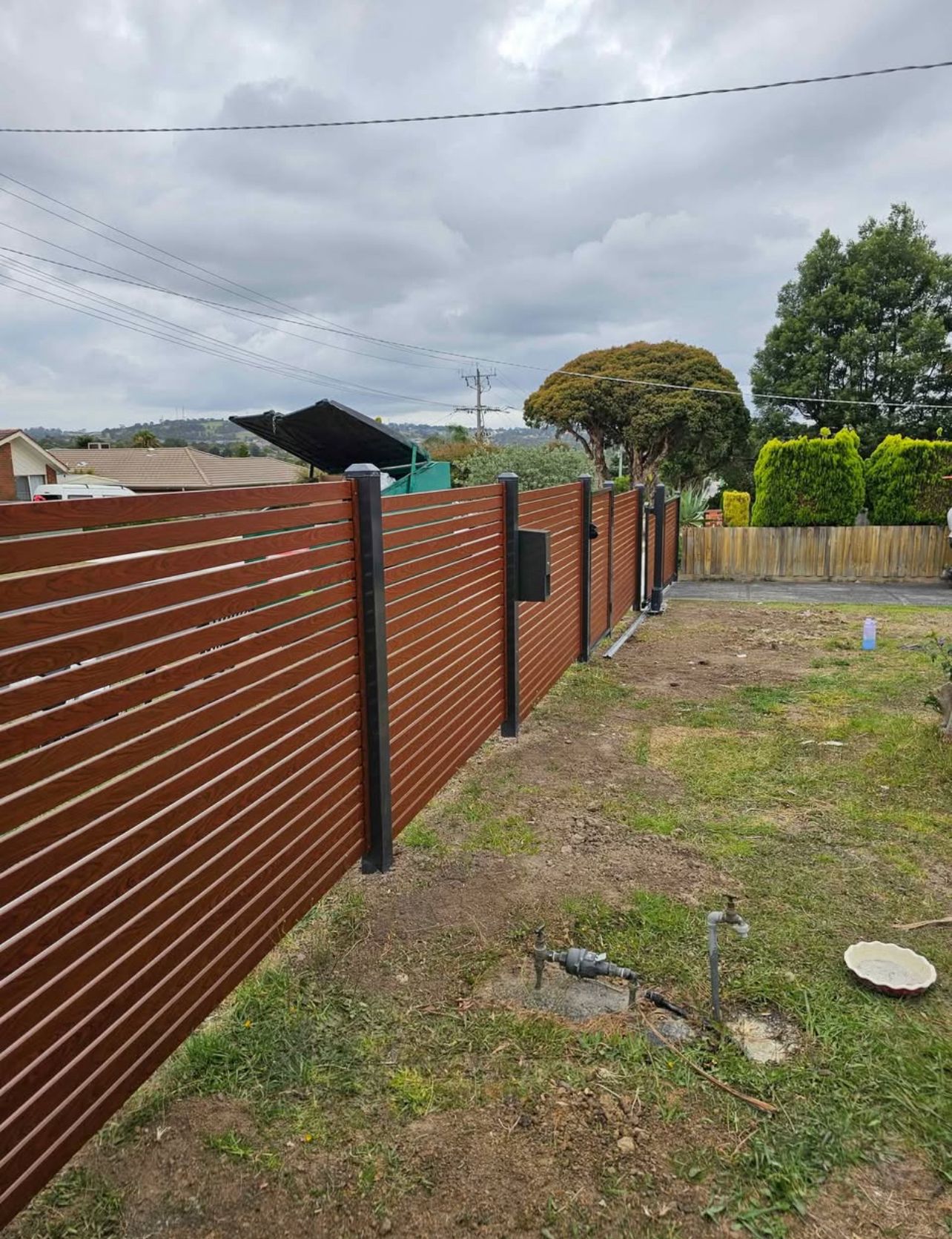 Woodgrain horizontal aluminium slat fence, Craigieburn