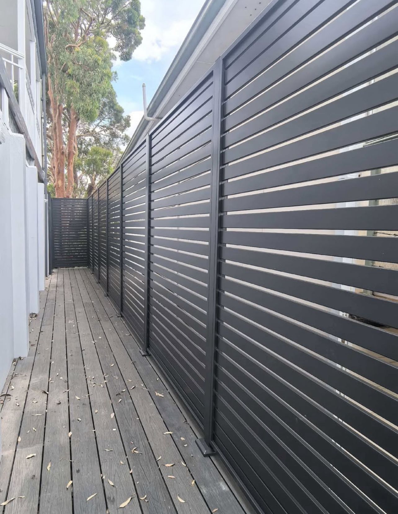 Aluminium slat fence